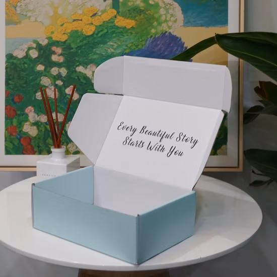 Confezione regalo personalizzata in carta ondulata di lusso con lato Tuck